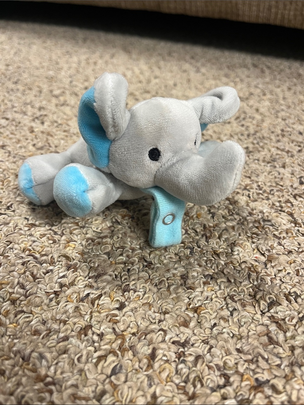 🍀6/$20 Lebebe Gray and Light Blue Elephant pacifier clip